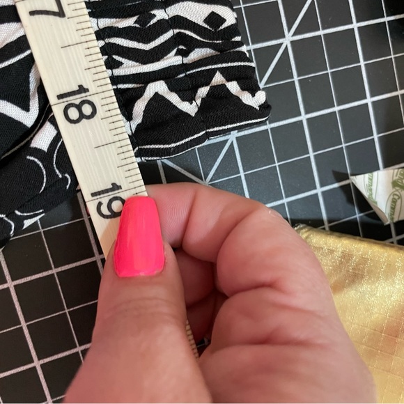 NWT high waist pull on shorts. 24w - Picture 8 of 9